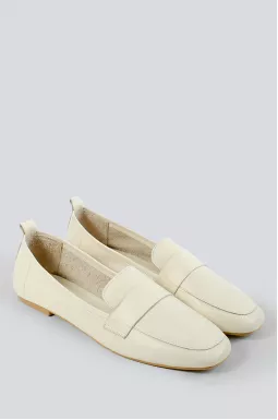 Ніжні бежеві туфлі великих розмірів