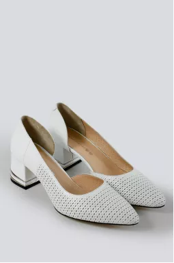 Білі лодочки зі сріблястим декором великих розмірів