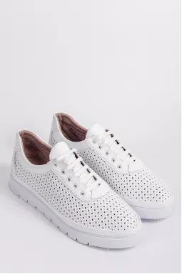 Туфлі білі зі шнурками і перфорацією великих розмірів