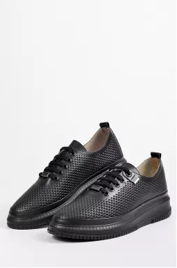 Туфлі чорні з перфорацією великих розмірів
