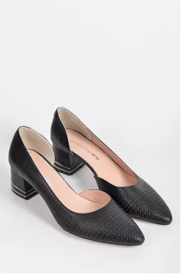 Лодочки черные с перфорацией больших размеров