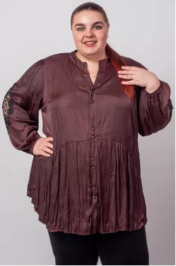 Туника из фактурной ткани и с кружевом на рукавах больших размеров