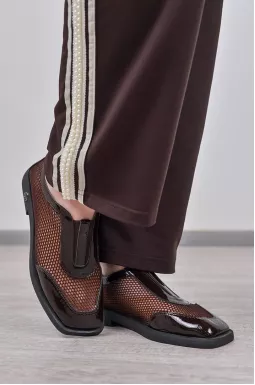 Туфли в шоколадном оттенке с сеткой и лакированными вставками больших размеров