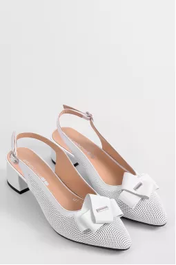 Белые кожаные туфли с объемным акцентом больших размеров