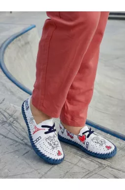 Туфлі спортивні білі з графічним принтом та контрастною підошвою великих розмірів