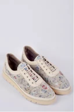 Спортивные туфли кремового оттенка с цветным фактурным рисунком больших размеров