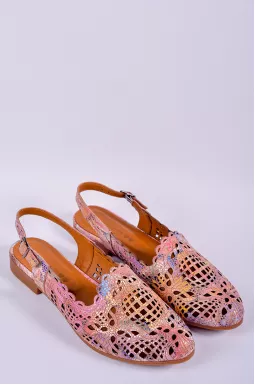 Туфли с ажурным перфорированным верхом и пряжкой больших размеров