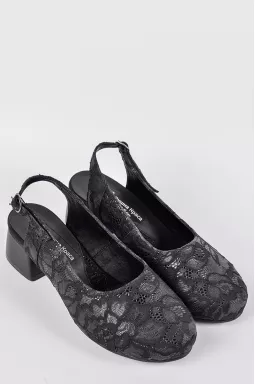 Туфлі в чорному кольорі з ажурним декором великих розмірів
