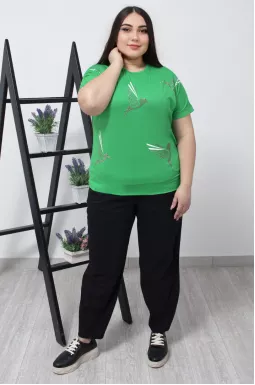 Футболка короткая декорированная птичками из стразов батал