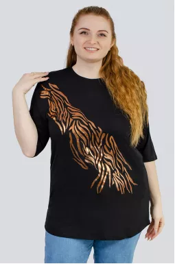  Черная футболка с бронзовым принтом больших размеров