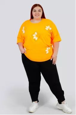 Стильная футболка с декором больших размеров