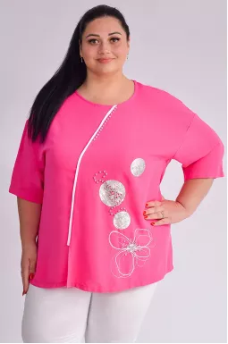Футболка с декором в виде цветка и блестящих элементов больших размеров