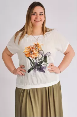 Легкая футболка с декором больших размеров