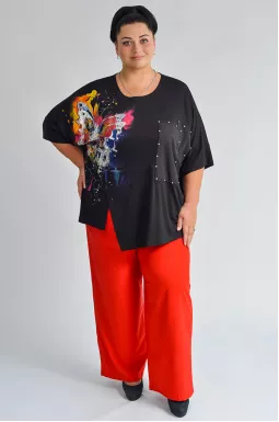 Футболка з яскравим принтом метелика та стразами великих розмірів