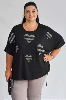 Черная футболка с аппликацией в виде сердец больших размеров