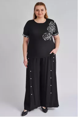 Футболка черного цвета с фактурной аппликацией больших размеров