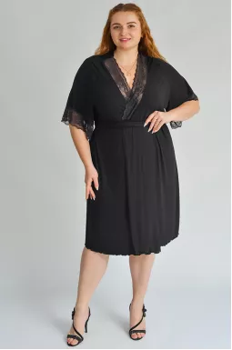 Чорний халат на запах із мереживними вставками великих розмірів