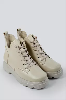 Черевики шкіряні бежеві на текстурній підошві великих розмірів