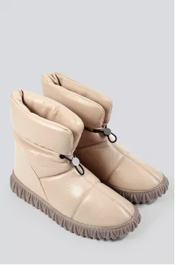 Угги бежевые на текстурной подошве с затяжками больших размеров