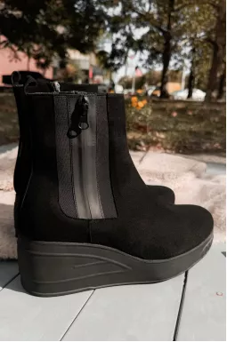 Черевики чорні замшеві на танкетці великих розмірів