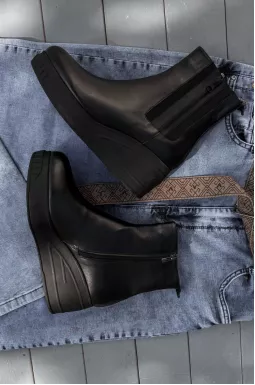 Черевики на танкетці з декором великих розмірів