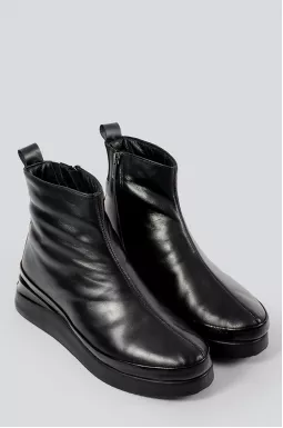 Лаконичные черные ботинки больших размеров