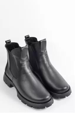 Челсі в чорному кольорі на підборах великих розмірів