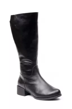 Кожаные сапоги на каблуке больших размеров