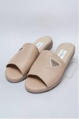 Шльопанці бежеві на танкетці великих розмрів