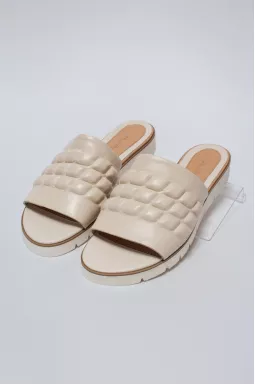  Стильні бежеві шльопанці великих розмірів