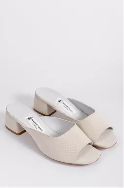 Шлепанцы кремовые на каблуке больших размеров
