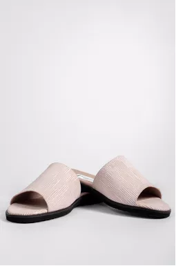 Бежевые шлепанцы в текстурный узор больших размеров