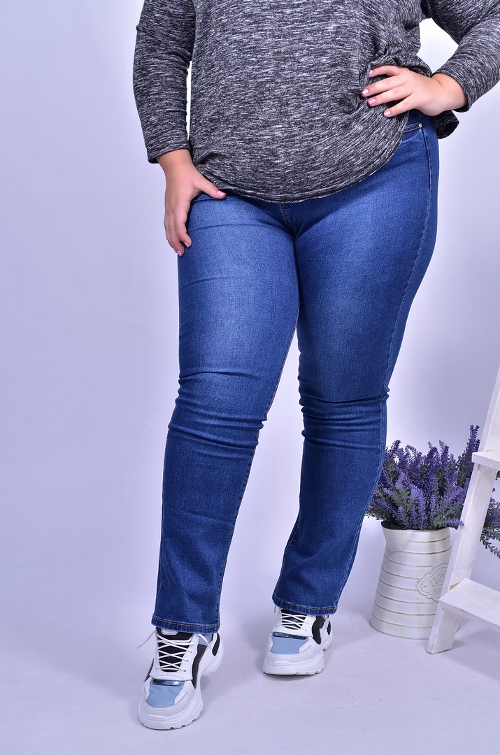 Зауженные джинсы слимы