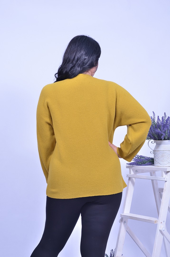 Джемпер с аксессуаром батал