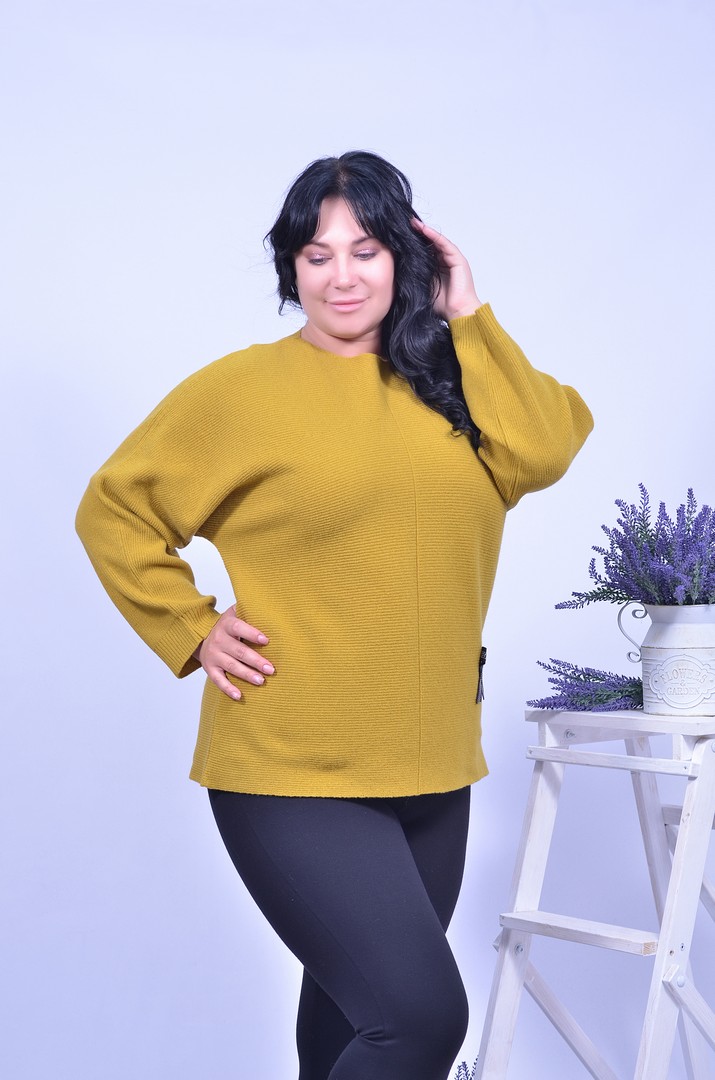 Джемпер с аксессуаром батал