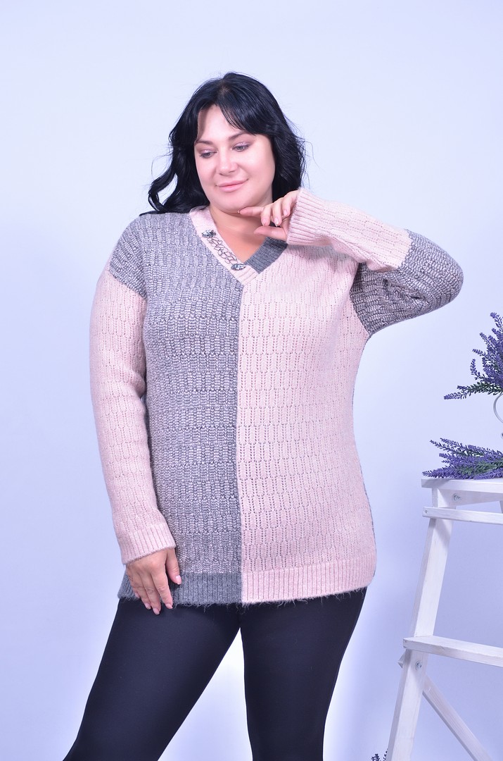 Светр з аксесуаром