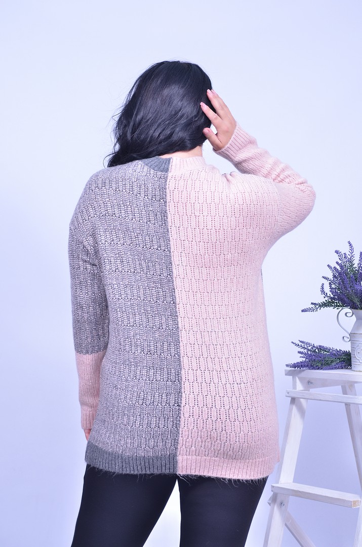 Светр з аксесуаром