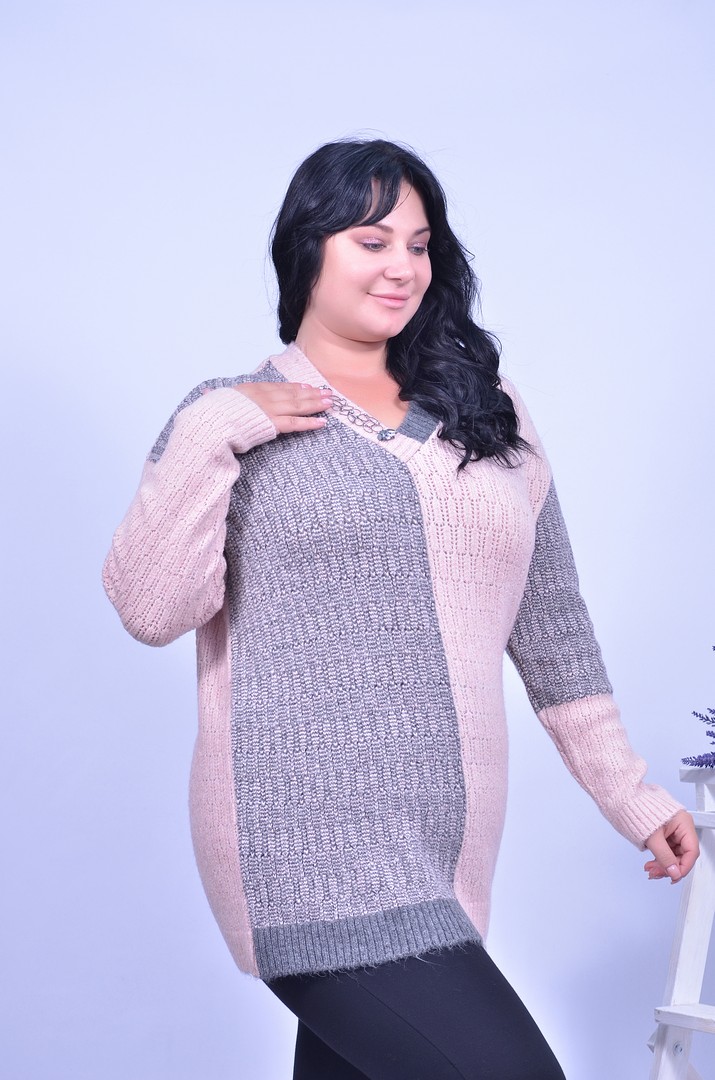 Светр з аксесуаром