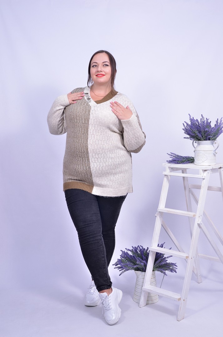 Светр з аксесуаром