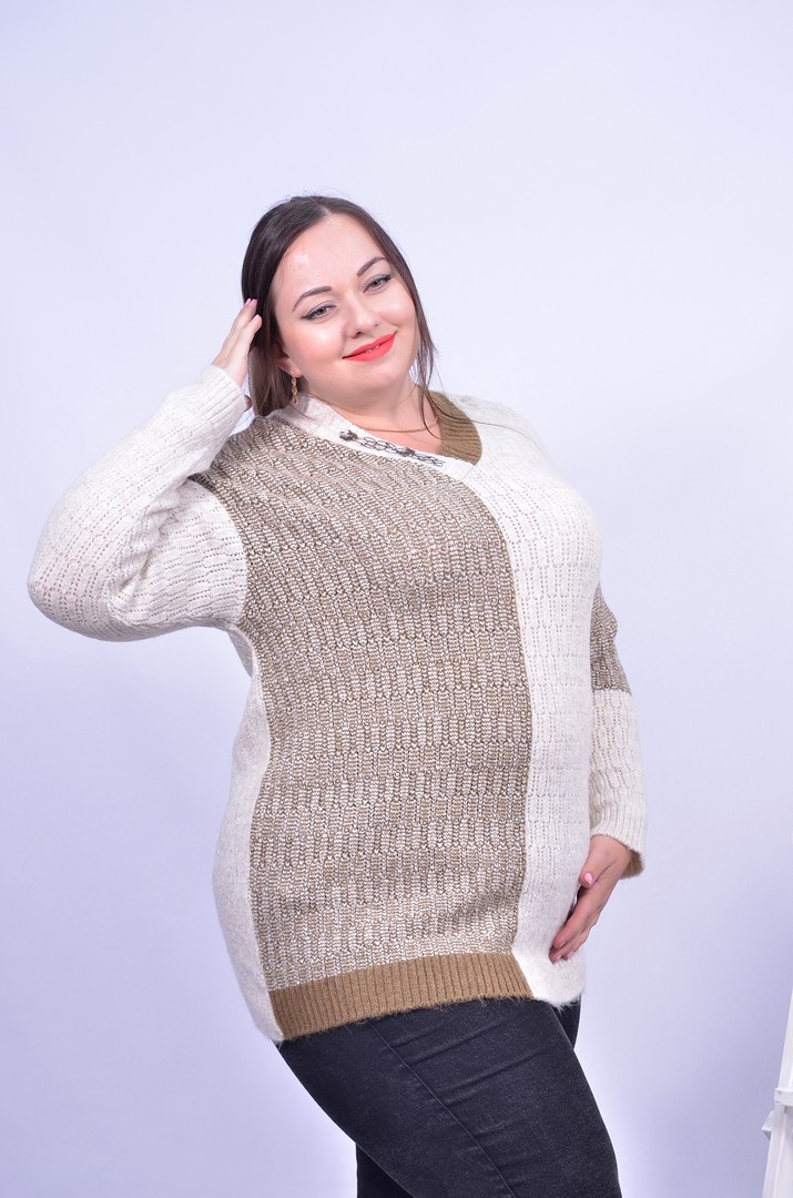 Светр з аксесуаром