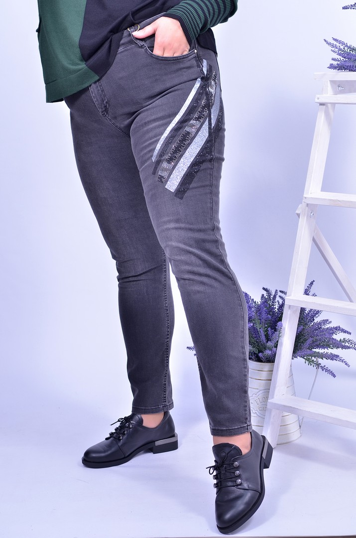 Джинси з декором стильні