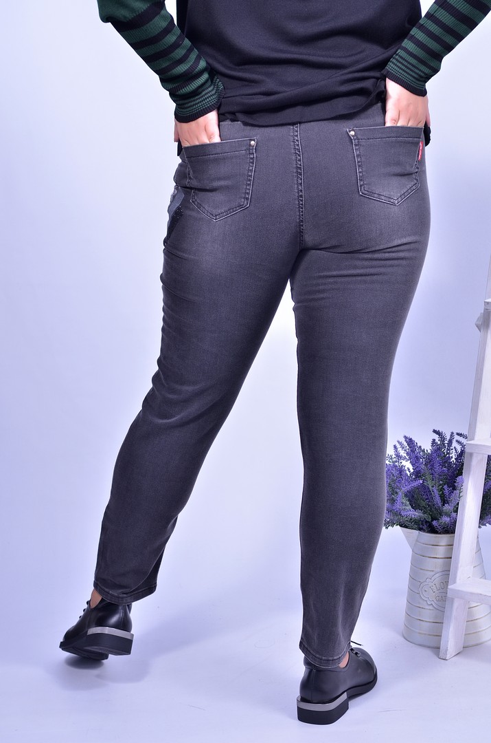 Джинси з декором стильні