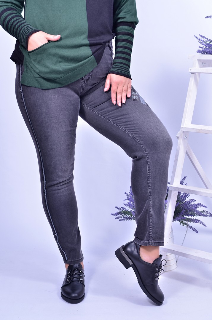 Джинси з декором стильні