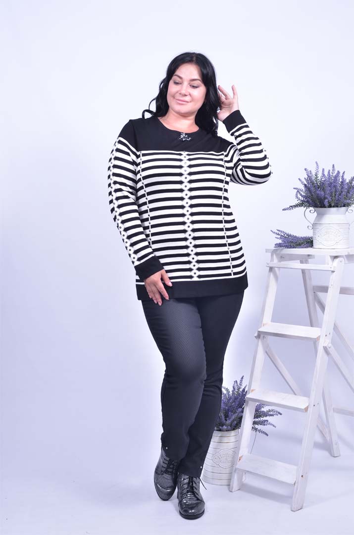 Джемпер с украшением