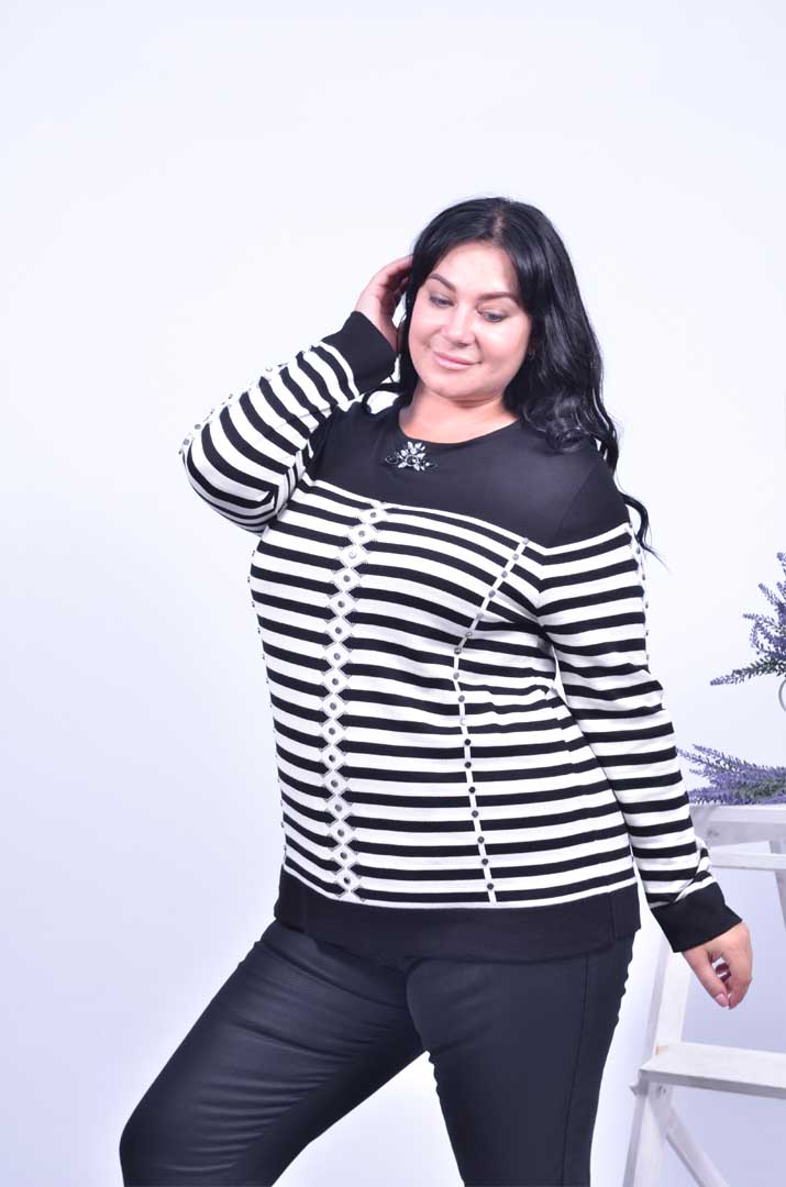 Джемпер с украшением