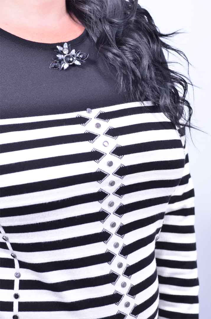 Джемпер с украшением