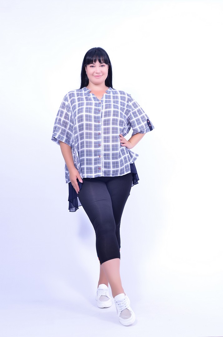 Класична блуза в клітинку