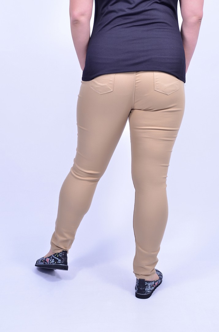 Джинсы зауженные однотонные батал