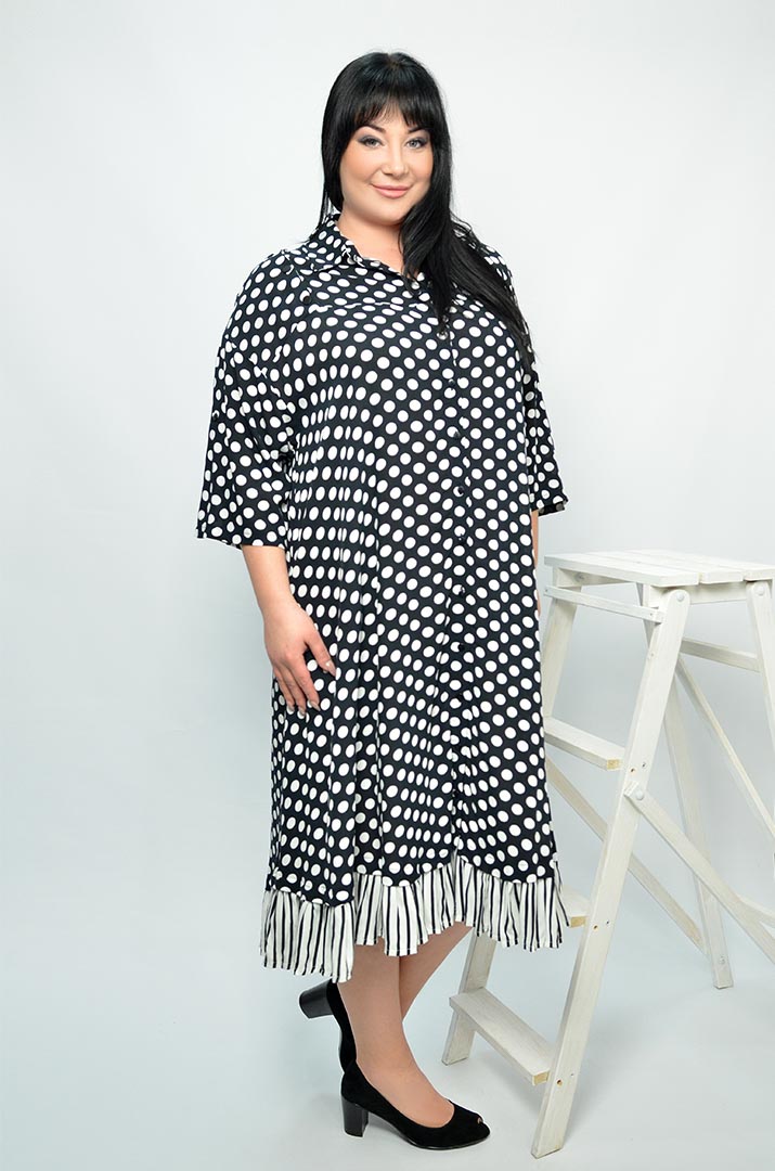 Стильна сукня в горох батал