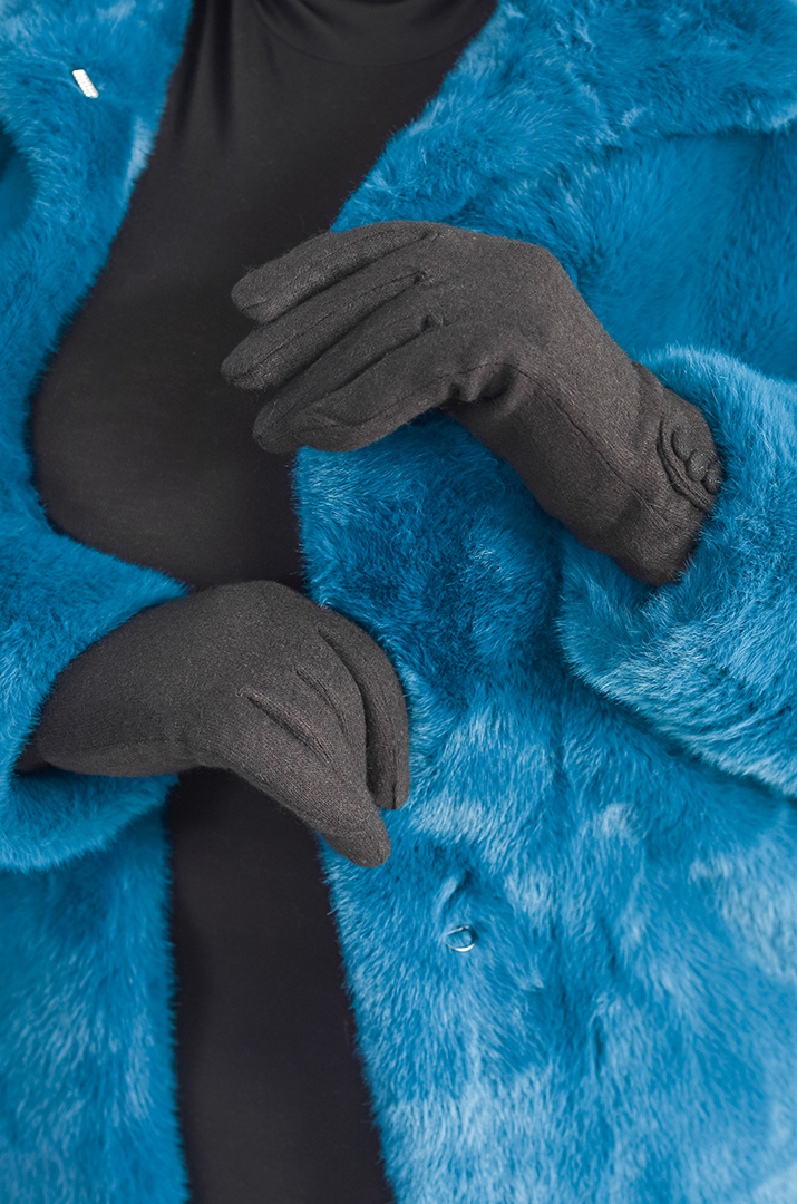 Чорні рукавички з декоративним акцентом на зап’ясті